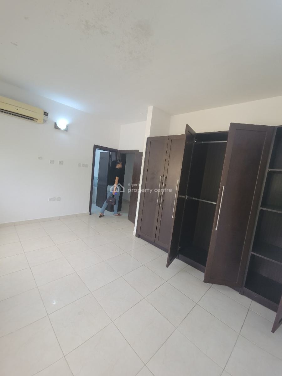Fully Serviced 3bedroom Flat in Lekki Phase 1, Lekki Phase 1, Lekki, Lagos, Flat / Apartment for Rent