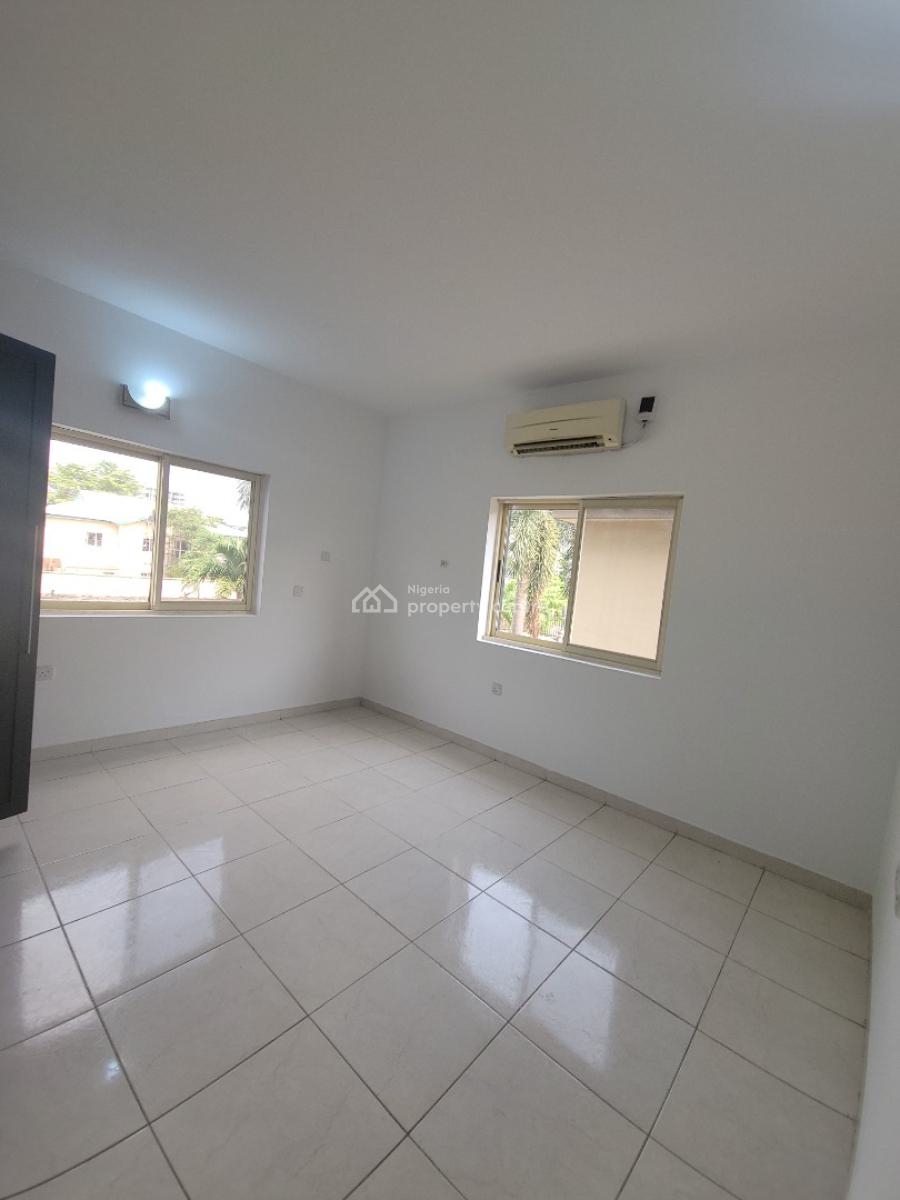 Fully Serviced 3bedroom Flat in Lekki Phase 1, Lekki Phase 1, Lekki, Lagos, Flat / Apartment for Rent