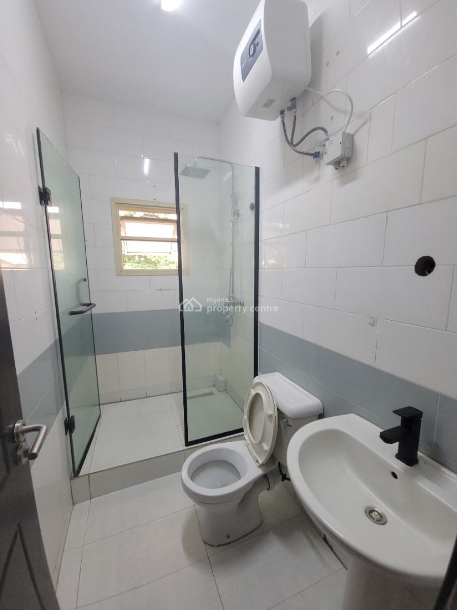 Fully Serviced 3bedroom Flat in Lekki Phase 1, Lekki Phase 1, Lekki, Lagos, Flat / Apartment for Rent