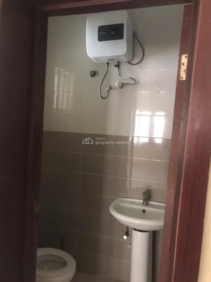 New Listing: in Access Control Estate, Peninsula Garden, Sangotedo, Ajah, Lagos, Flat / Apartment for Rent