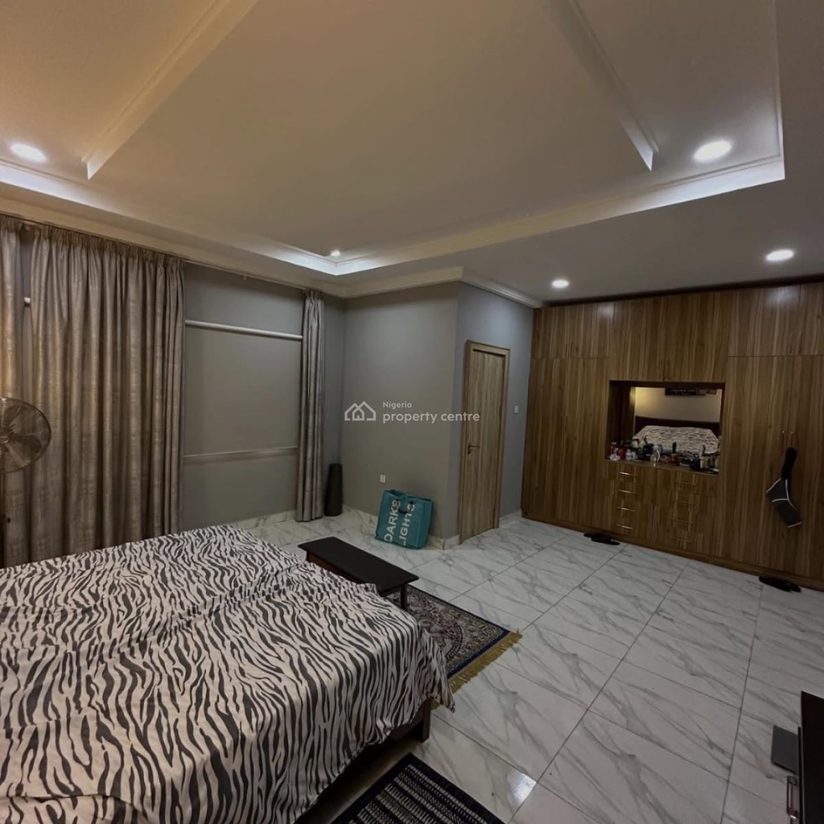 Neatly Furnished 4 Bedroom Terrace Duplex + Maids Room, Guzape District, Abuja, Terraced Duplex for Sale