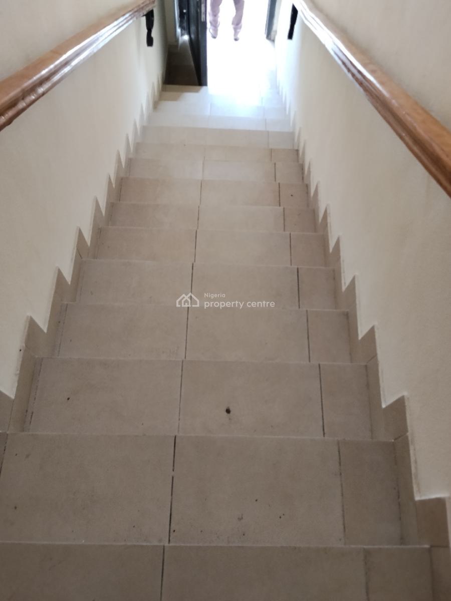 Three Bedrooms Terrace, Lekki Right, Lekki Phase 1, Lekki, Lagos, Flat / Apartment for Rent