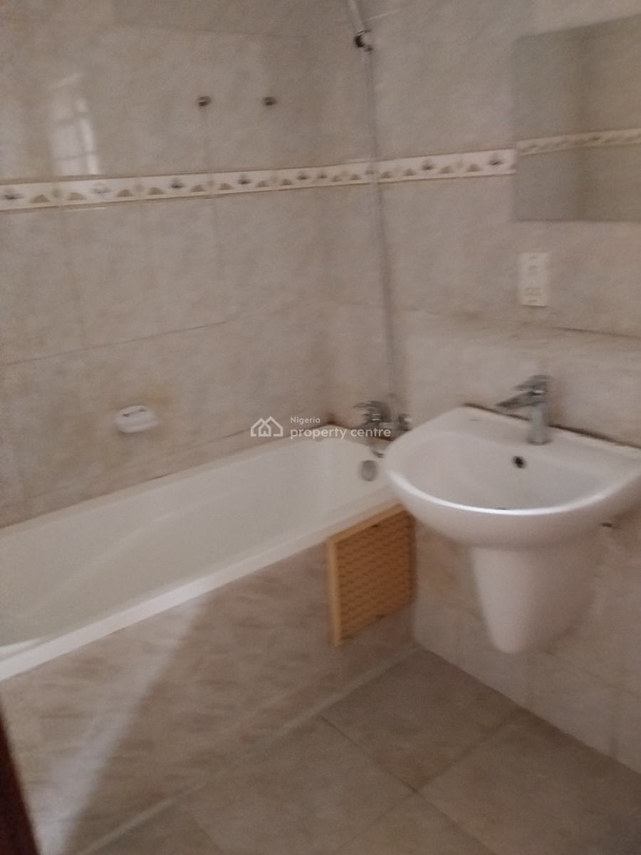 Three Bedrooms Terrace, Lekki Right, Lekki Phase 1, Lekki, Lagos, Flat / Apartment for Rent