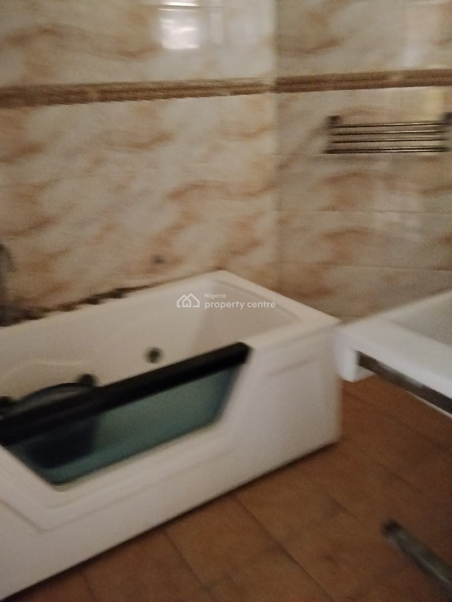 Three Bedroom Flat, Lekki Phase 1, Lekki, Lagos, Flat / Apartment for Rent