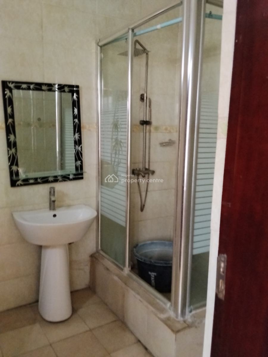 Three Bedroom Flat, Lekki Phase 1, Lekki, Lagos, Flat / Apartment for Rent
