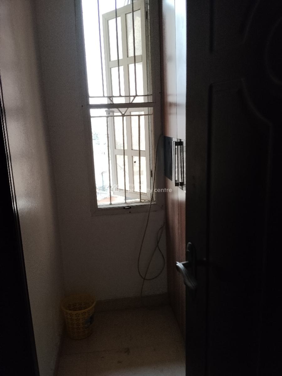 Three Bedroom Flat, Lekki Phase 1, Lekki, Lagos, Flat / Apartment for Rent