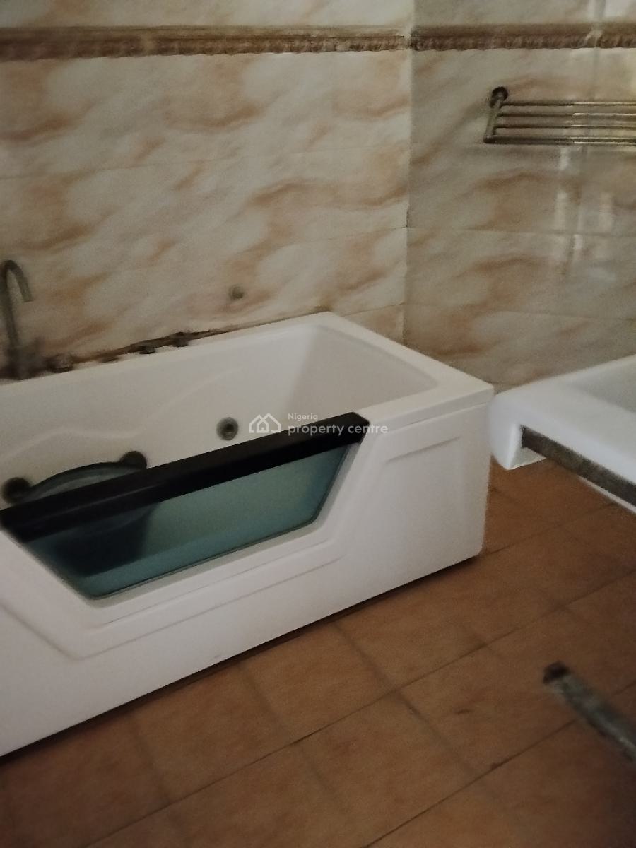 Three Bedroom Flat, Lekki Phase 1, Lekki, Lagos, Flat / Apartment for Rent