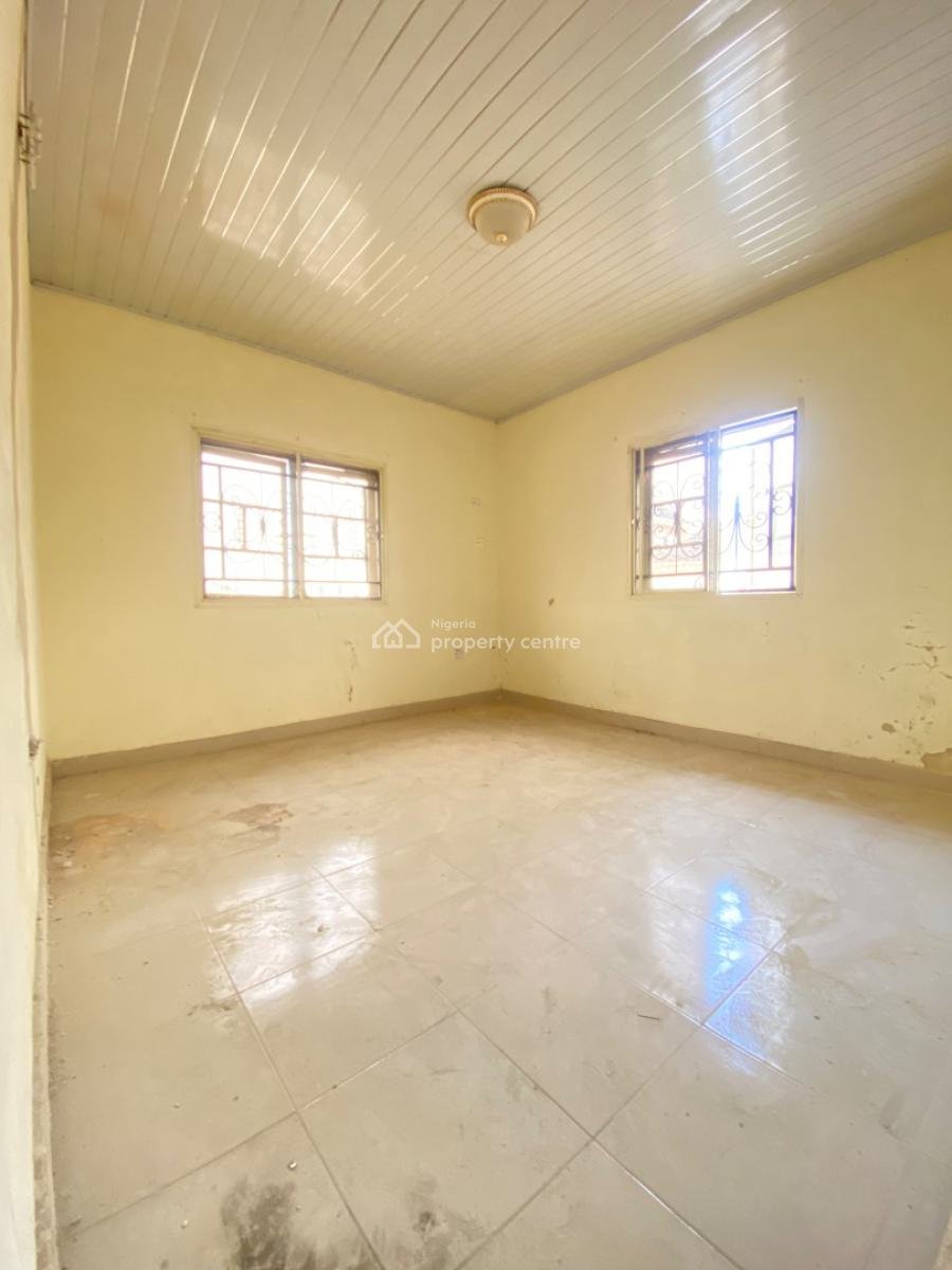 Well Renovated Spacious 3 Bedroom Flat, Ogombo, Ajah, Lagos, Flat / Apartment for Rent