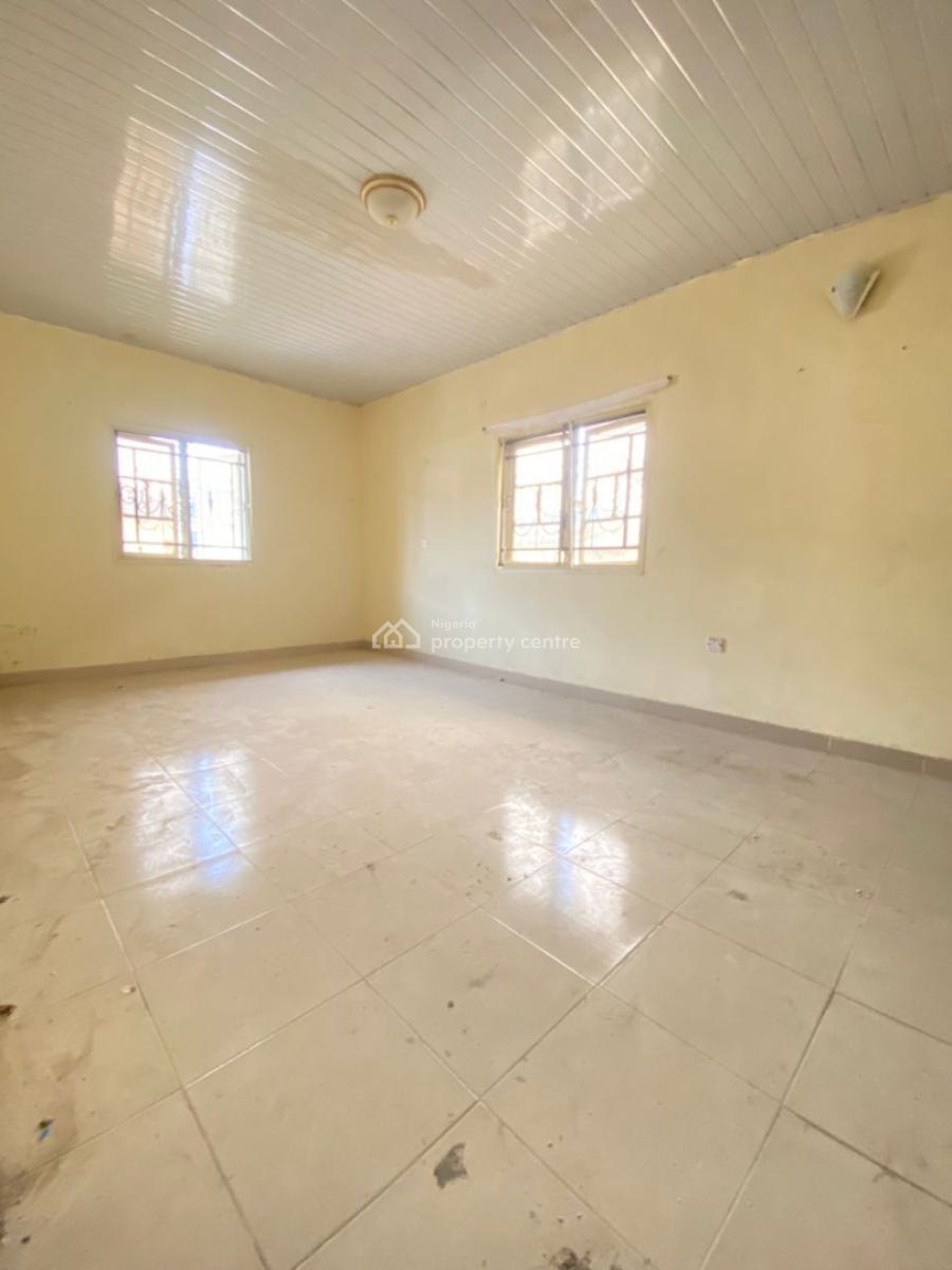 Well Renovated 3bedroom Flat All Rooms En-suite at Ogombo Ajah, Ogombo Ajah Lagos Off Abraham Adesanya Road, Ogombo, Ajah, Lagos, Flat / Apartment for Rent