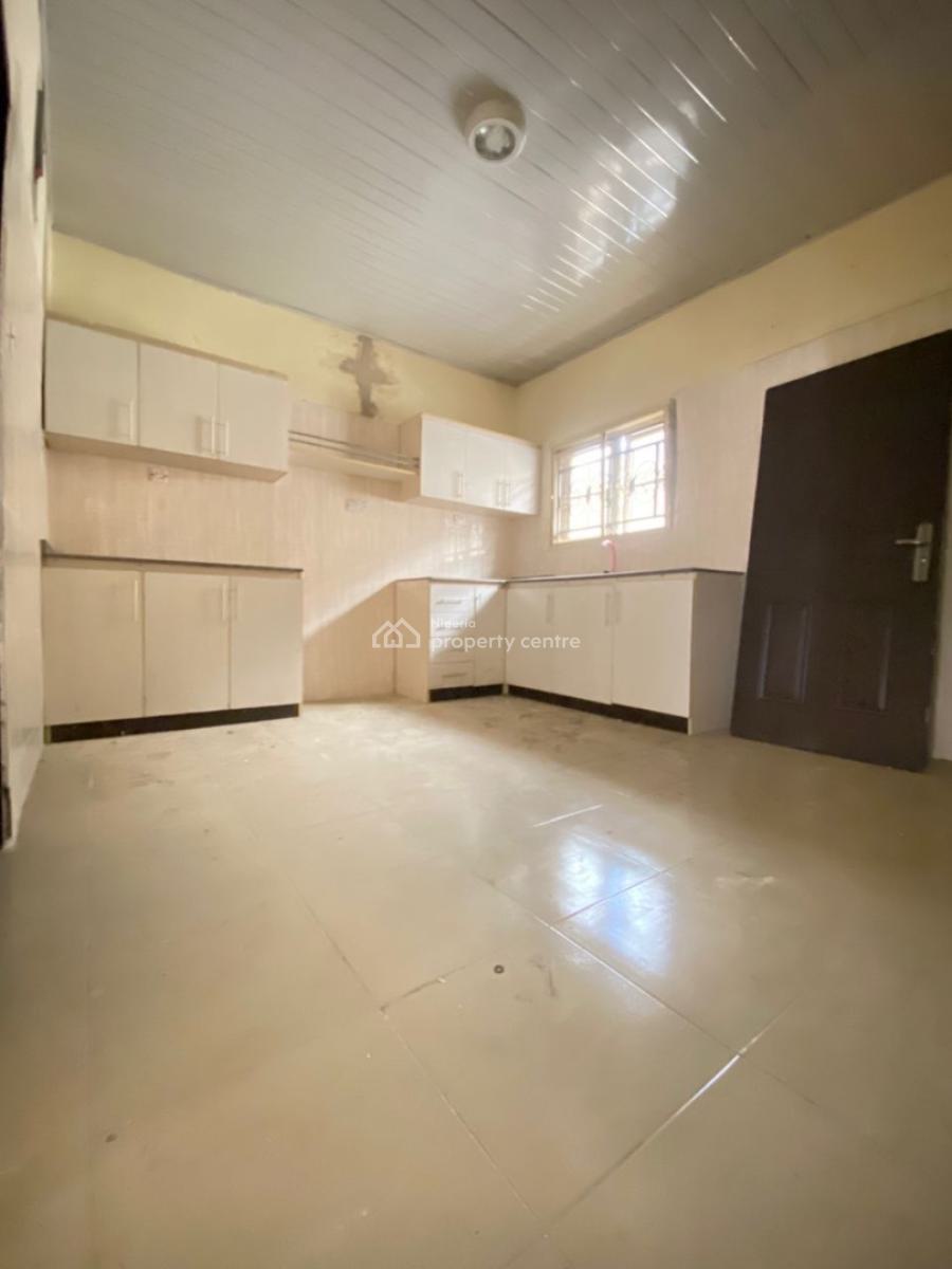 Well Renovated 3bedroom Flat All Rooms En-suite at Ogombo Ajah, Ogombo Ajah Lagos Off Abraham Adesanya Road, Ogombo, Ajah, Lagos, Flat / Apartment for Rent