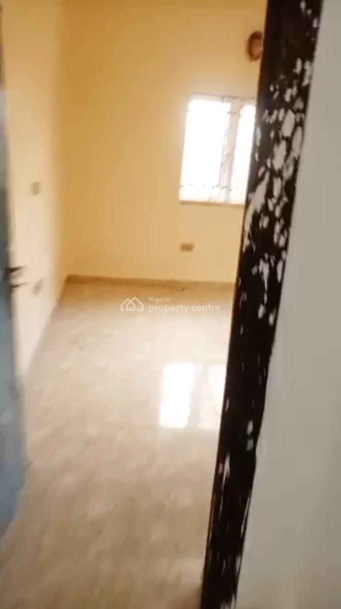 2 Bedroom Flat, Airport Road, Lugbe District, Abuja, Flat / Apartment for Rent