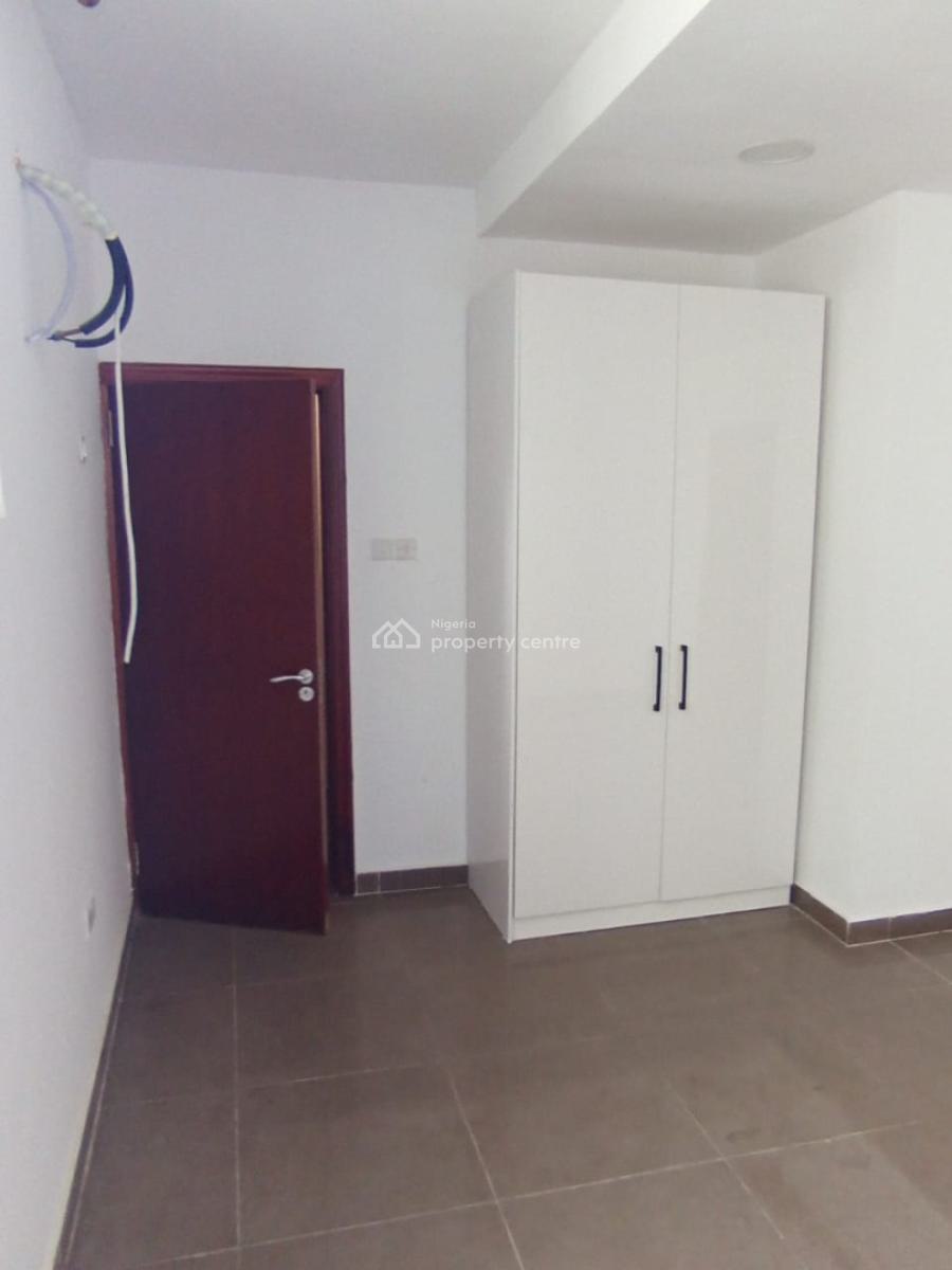 Spacious 3 Bedroom Apartment, Whitesands Road, Lekki Phase 1, Lekki, Lagos, Flat / Apartment for Sale