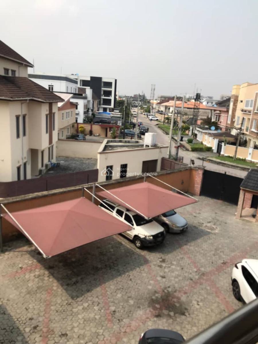 Well Maintained and Spacious 3 Bedroom with Bq, Lekki Phase 1, Lekki, Lagos, Flat / Apartment for Rent