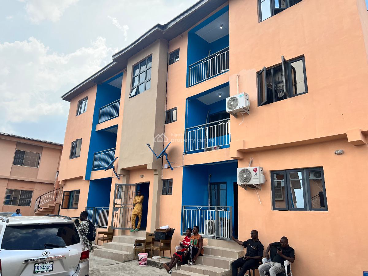 Fully Furnished and Serviced 3 Bedroom Flat, 5, Oluyemi Close, Off Odubiyi Street, Eleyele, Ibadan, Oyo, Flat / Apartment Short Let