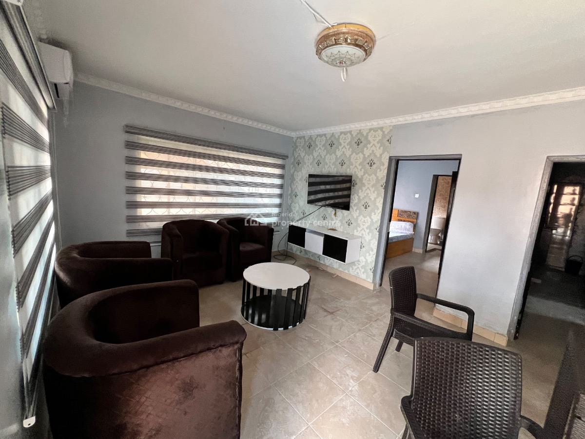 Fully Furnished and Serviced 3 Bedroom Flat, 5, Oluyemi Close, Off Odubiyi Street, Eleyele, Ibadan, Oyo, Flat / Apartment Short Let