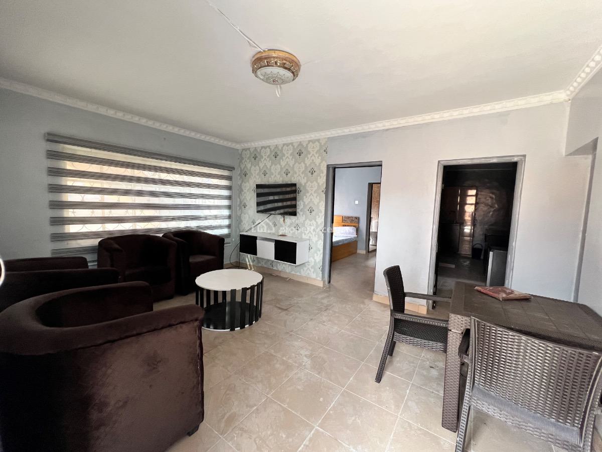 Fully Furnished and Serviced 3 Bedroom Flat, 5, Oluyemi Close, Off Odubiyi Street, Eleyele, Ibadan, Oyo, Flat / Apartment Short Let