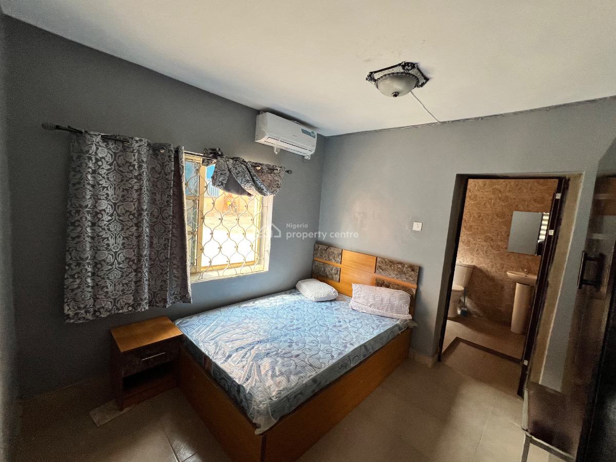 Fully Furnished and Serviced 3 Bedroom Flat, 5, Oluyemi Close, Off Odubiyi Street, Eleyele, Ibadan, Oyo, Flat / Apartment Short Let