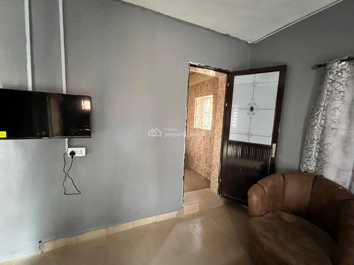Fully Furnished and Serviced 3 Bedroom Flat, 5, Oluyemi Close, Off Odubiyi Street, Eleyele, Ibadan, Oyo, Flat / Apartment Short Let