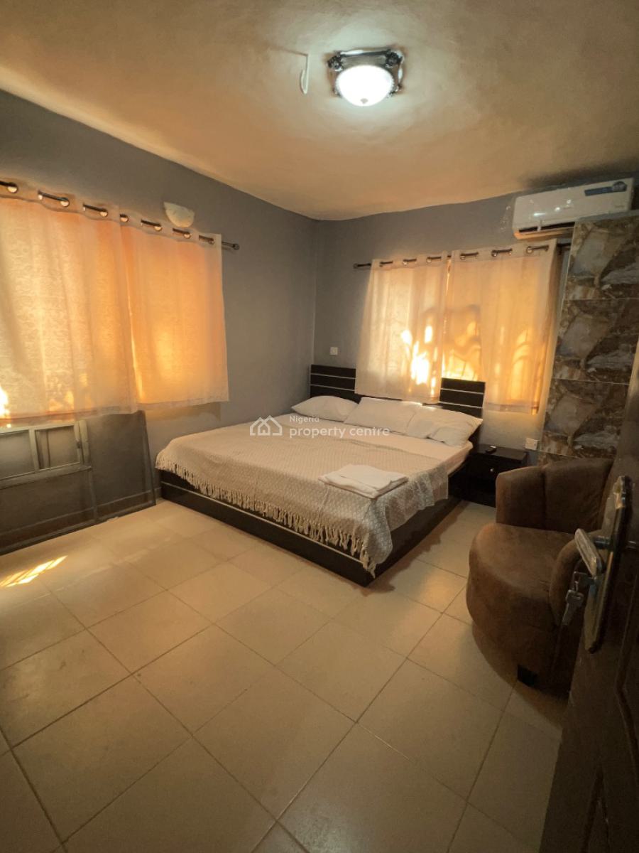 Fully Furnished and Serviced 2 Bedroom  Flat, No. 5, Oluyemi Close, Off Odubiyi Street, Eleyele, Ibadan, Oyo, Flat / Apartment Short Let