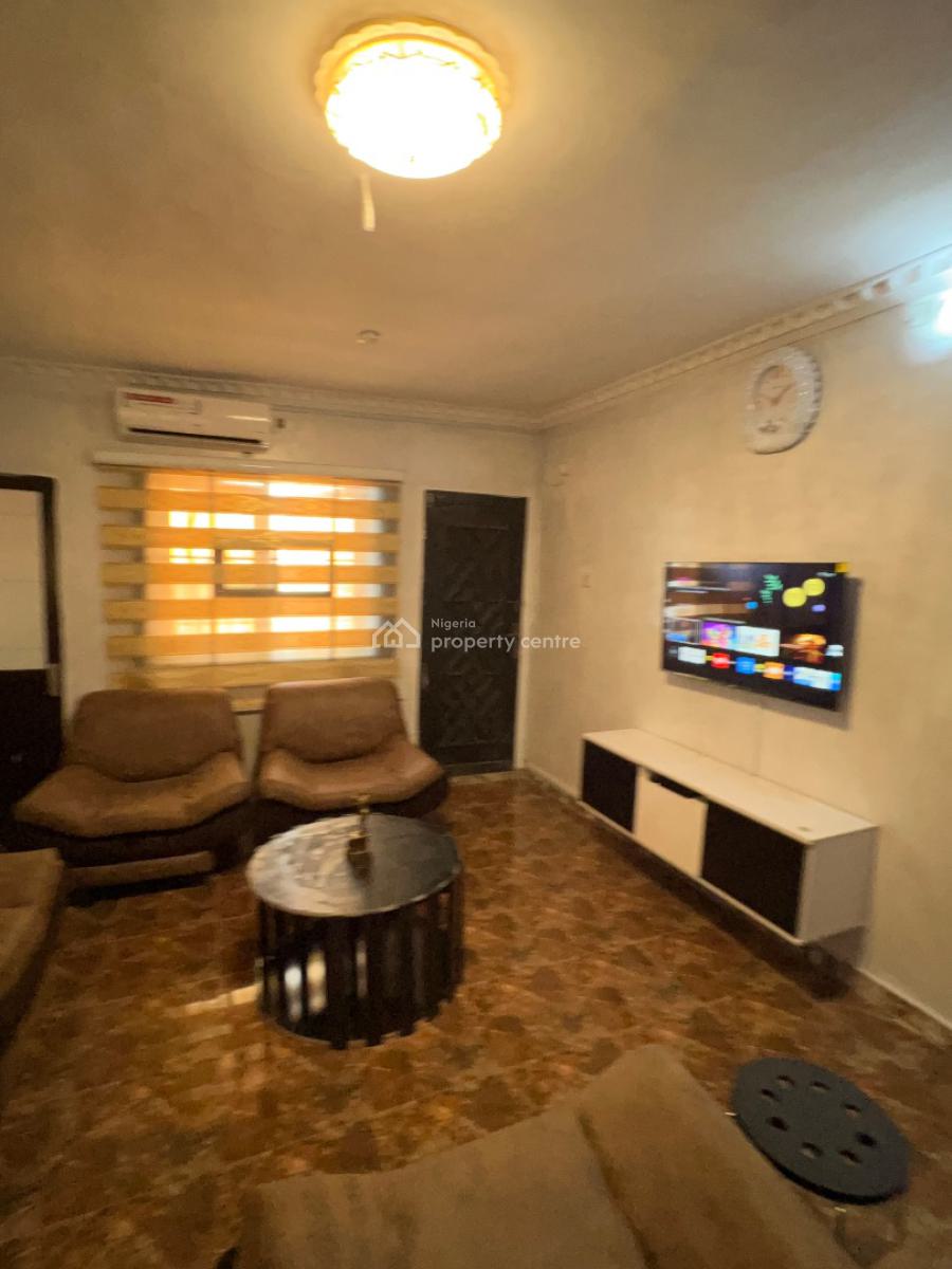 Fully Furnished and Serviced 2 Bedroom  Flat, No. 5, Oluyemi Close, Off Odubiyi Street, Eleyele, Ibadan, Oyo, Flat / Apartment Short Let