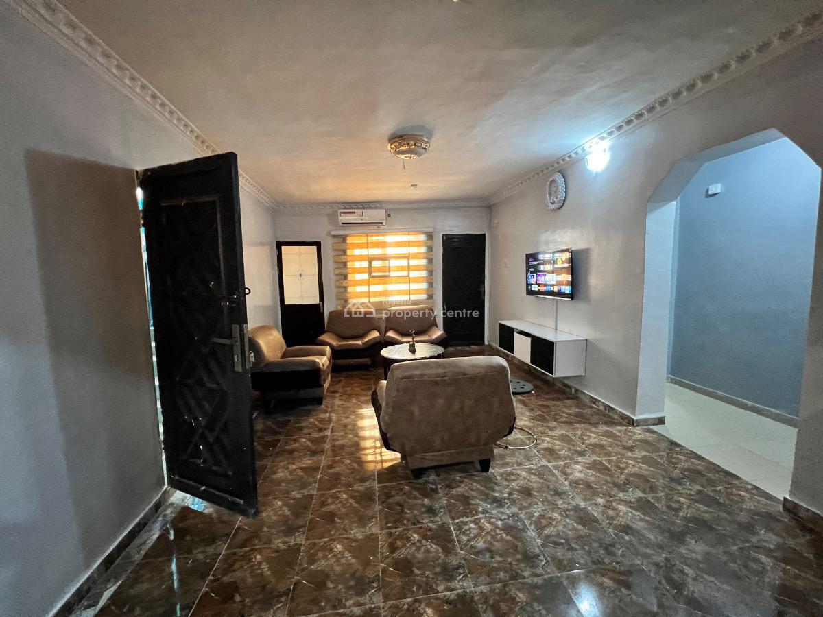 Fully Furnished and Serviced 2 Bedroom  Flat, No. 5, Oluyemi Close, Off Odubiyi Street, Eleyele, Ibadan, Oyo, Flat / Apartment Short Let