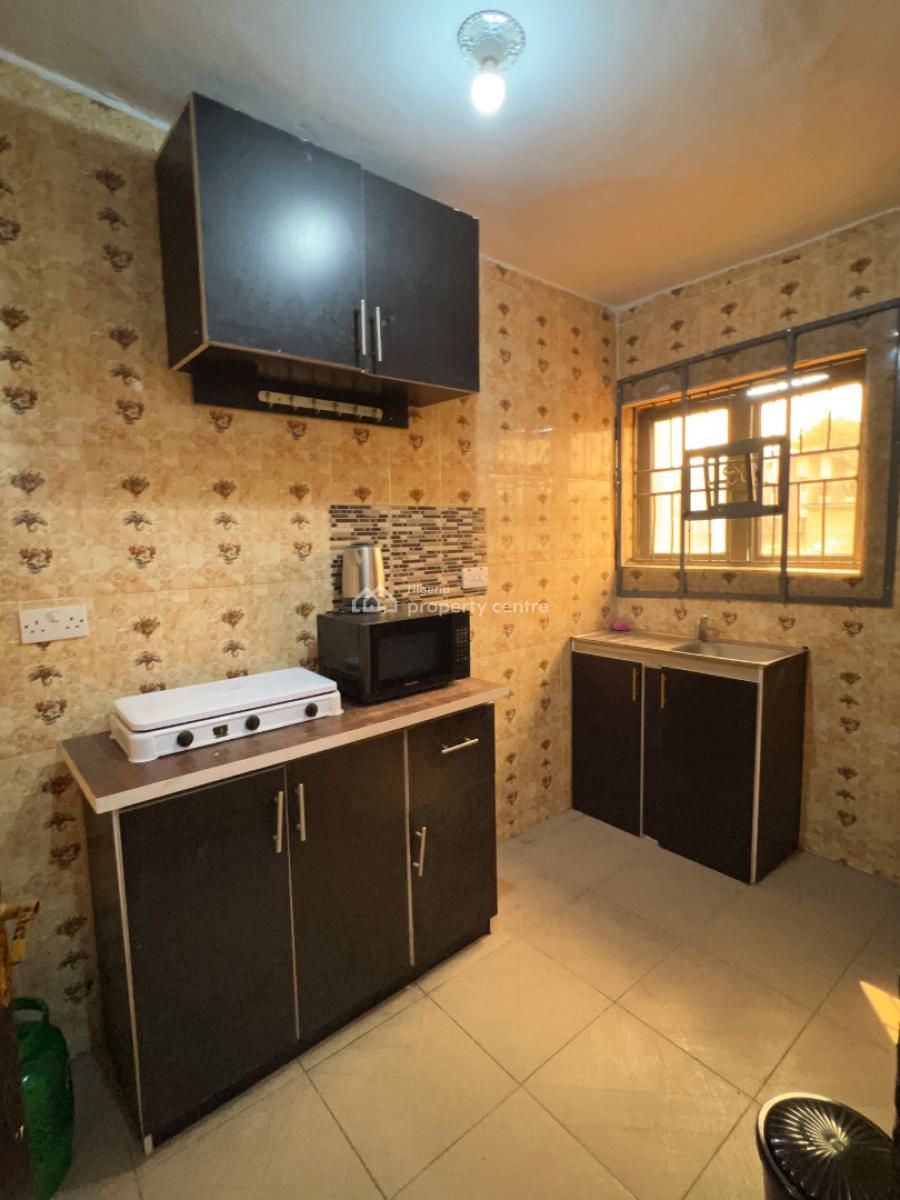 Fully Furnished and Serviced 1 Bedroom, 5, Oluyemi Close, Off Odubiyi Street, Eleyele, Ibadan, Oyo, Mini Flat (room and Parlour) Short Let