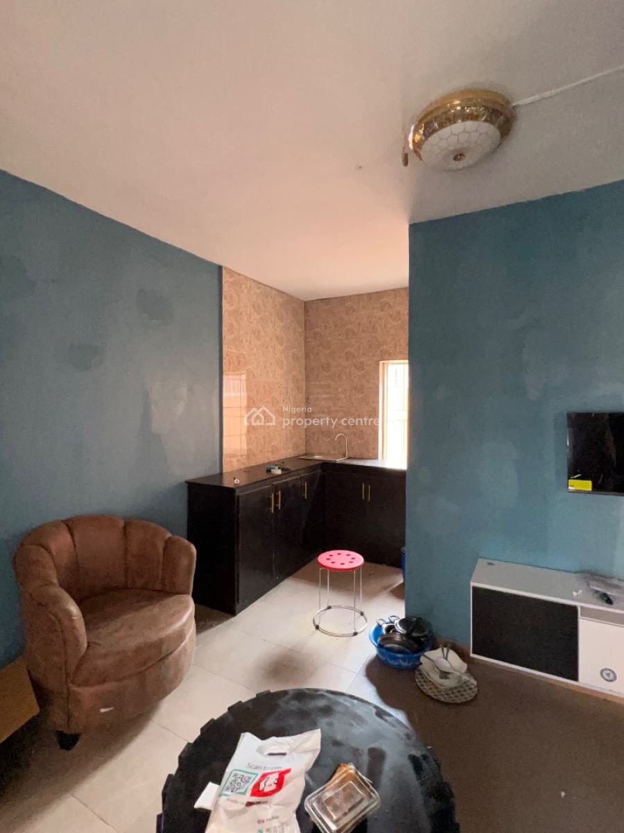 Fully Furnished and Serviced 1 Bedroom, 5, Oluyemi Close, Off Odubiyi Street, Eleyele, Ibadan, Oyo, Mini Flat (room and Parlour) Short Let