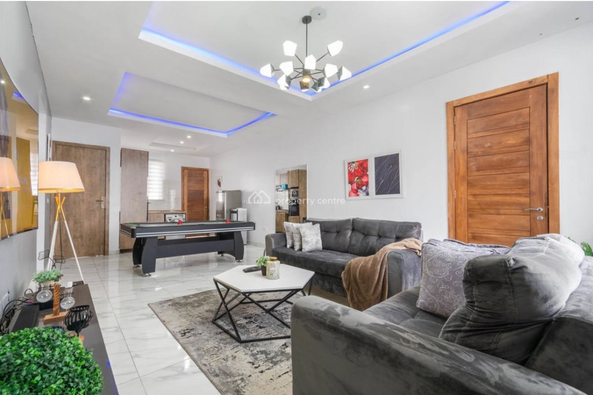 Chic 2-bedroom with Excellent Facilities, Lekki, Lagos, Flat / Apartment Short Let