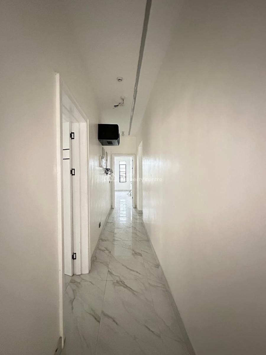 Very Spacious Standard Luxury 4 Bedroom Penthouse with Elevator, Lekki Phase 1, Lekki, Lagos, Flat / Apartment for Sale