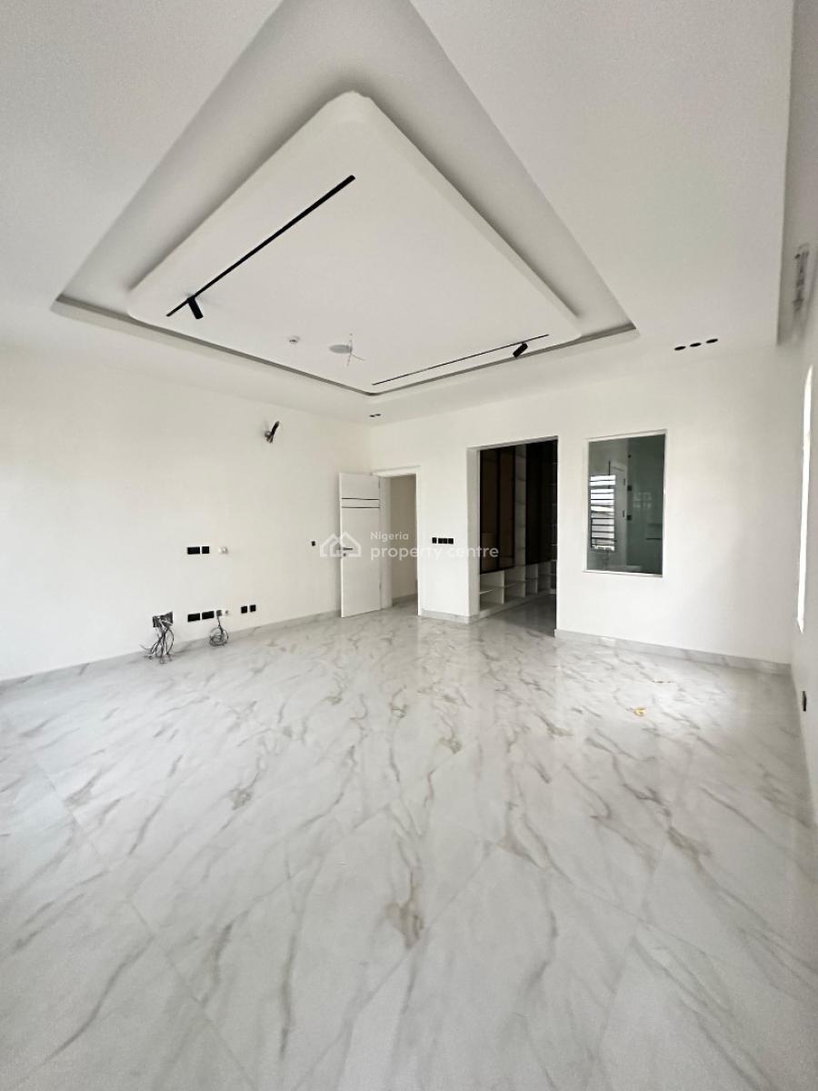 Very Spacious Standard Luxury 4 Bedroom Penthouse with Elevator, Lekki Phase 1, Lekki, Lagos, Flat / Apartment for Sale