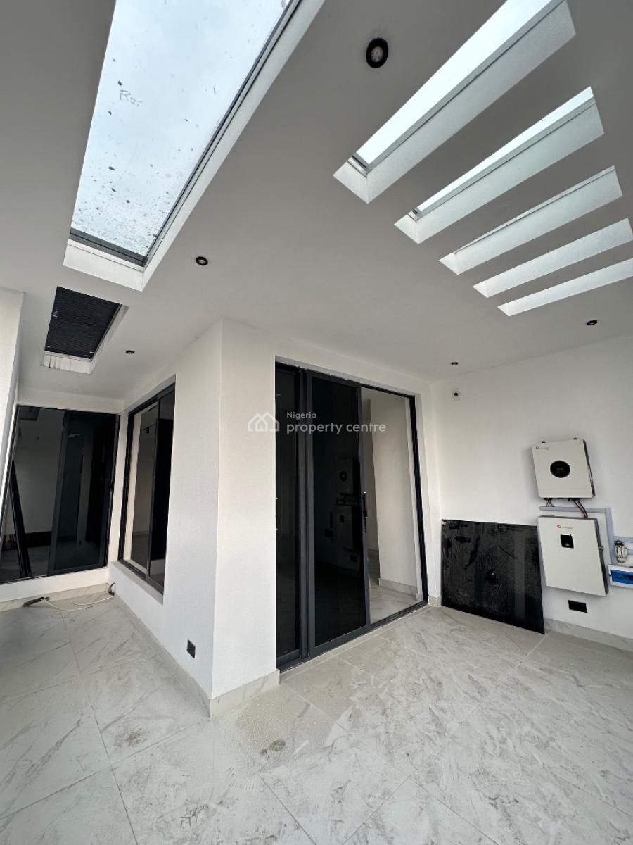 Very Spacious Standard Luxury 4 Bedroom Penthouse with Elevator, Lekki Phase 1, Lekki, Lagos, Flat / Apartment for Sale