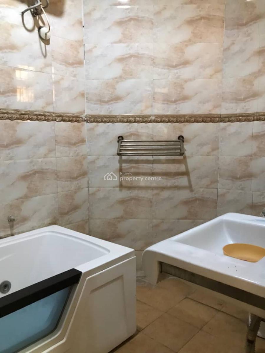 Spacious Serviced 3 Bedroom Apartment with a Room Bq, Lekki Phase 1, Lekki, Lagos, Flat / Apartment for Rent