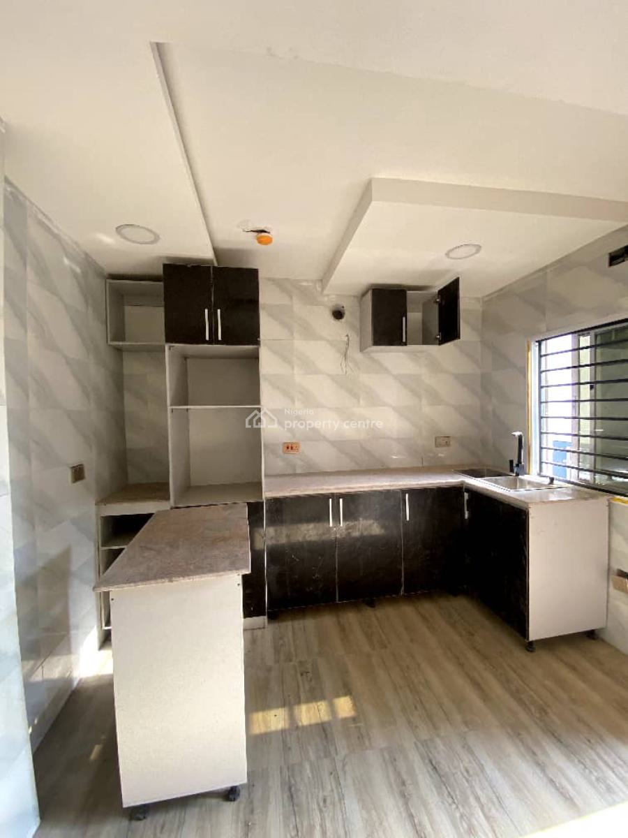 Lovely 2 Bedroom Apartment in a Secure Estate, Lekki Phase 1, Lekki, Lagos, Flat / Apartment for Rent