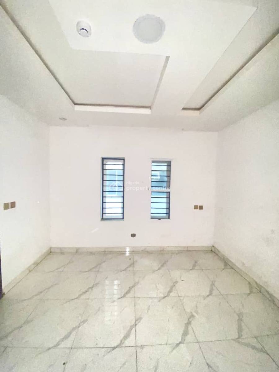 Lovely 2 Bedroom Apartment in a Secure Estate, Lekki Phase 1, Lekki, Lagos, Flat / Apartment for Rent