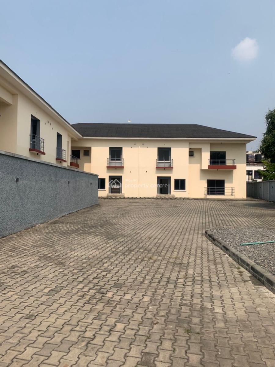Serviced Self Compound 5 Bedrooms Semi-detached Duplex with Bq, Lekki Phase 1, Lekki, Lagos, Semi-detached Duplex for Rent