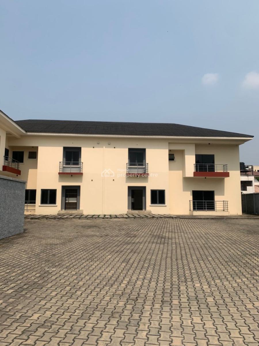 Serviced Self Compound 5 Bedrooms Semi-detached Duplex with Bq, Lekki Phase 1, Lekki, Lagos, Semi-detached Duplex for Rent