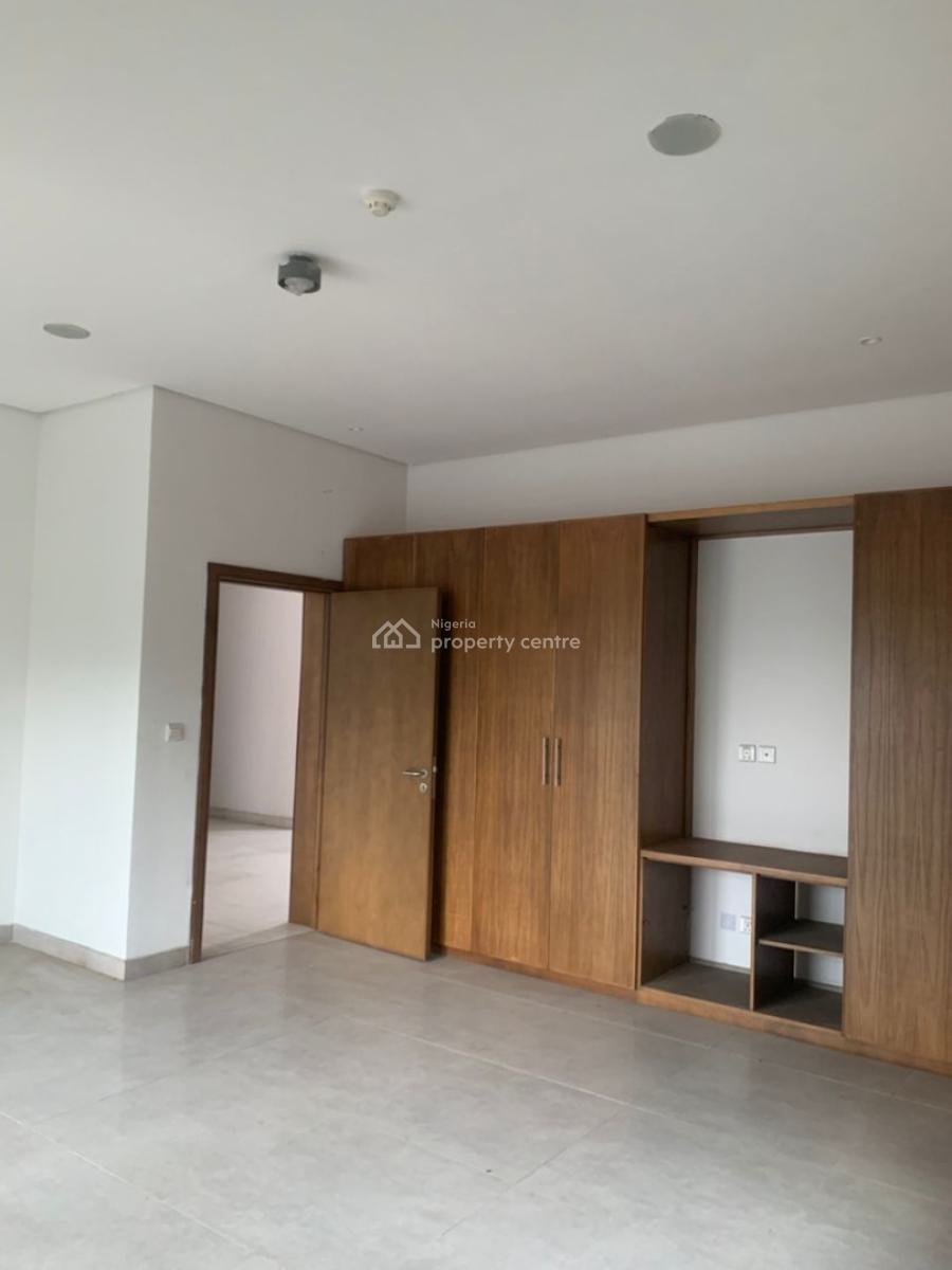 Serviced Self Compound 5 Bedrooms Semi-detached Duplex with Bq, Lekki Phase 1, Lekki, Lagos, Semi-detached Duplex for Rent