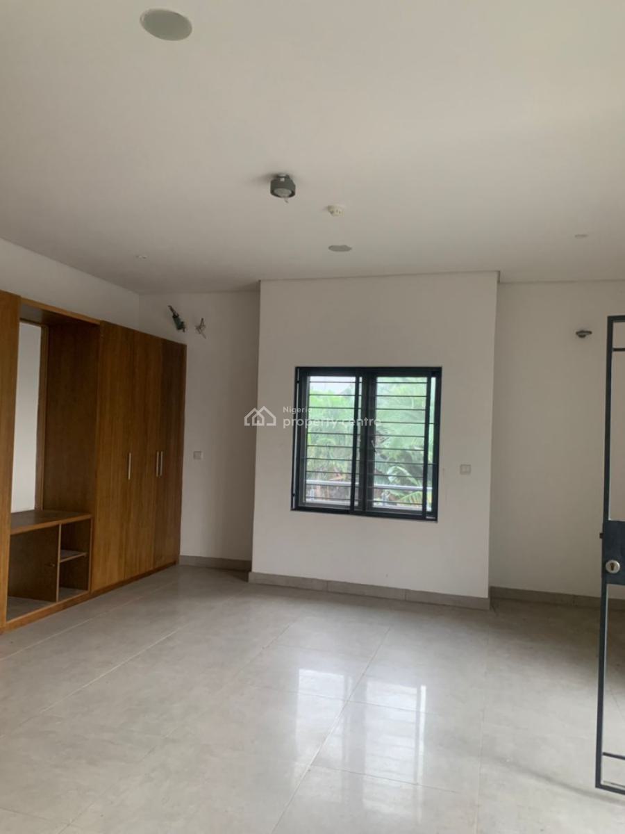 Serviced Self Compound 5 Bedrooms Semi-detached Duplex with Bq, Lekki Phase 1, Lekki, Lagos, Semi-detached Duplex for Rent