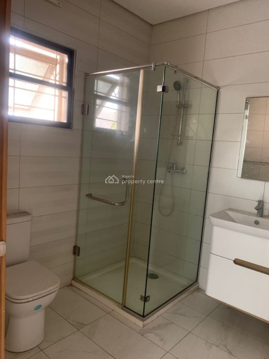 Serviced Self Compound 5 Bedrooms Semi-detached Duplex with Bq, Lekki Phase 1, Lekki, Lagos, Semi-detached Duplex for Rent