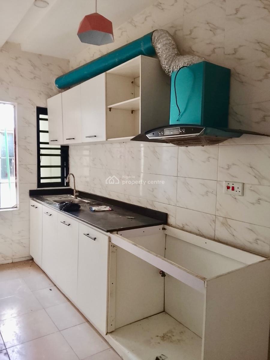 Exclusive 2 Bedrooms in Premium Location, Ologolo, Lekki, Lagos, Flat / Apartment for Rent