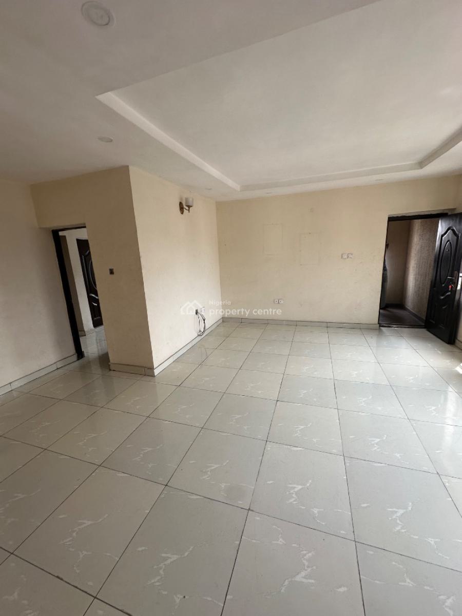 2 Bedroom Apartment, 13, Akinwunmi Street, Alagomeji, Yaba, Lagos, Flat / Apartment for Rent