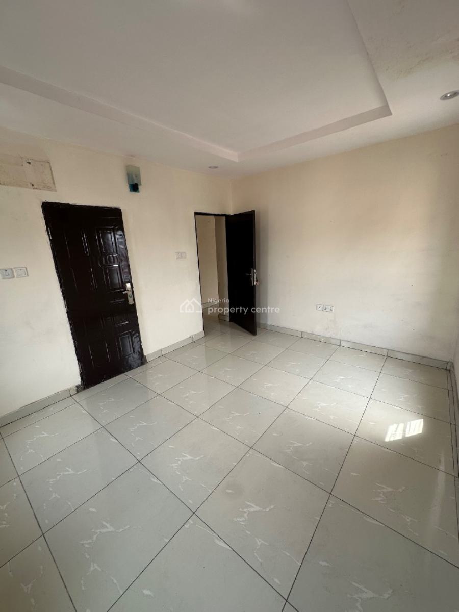 2 Bedroom Apartment, 13, Akinwunmi Street, Alagomeji, Yaba, Lagos, Flat / Apartment for Rent