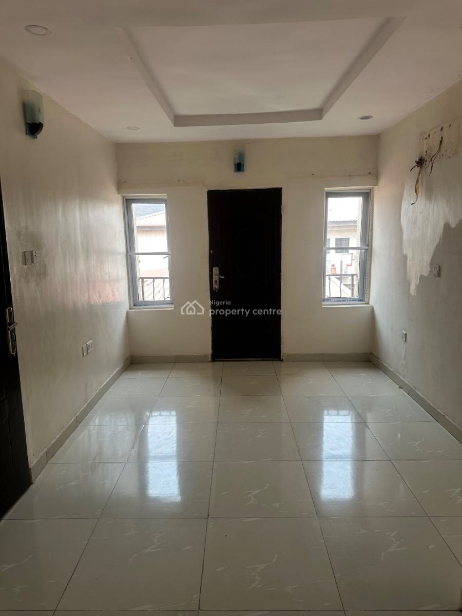 2 Bedroom Apartment, 13, Akinwunmi Street, Alagomeji, Yaba, Lagos, Flat / Apartment for Rent