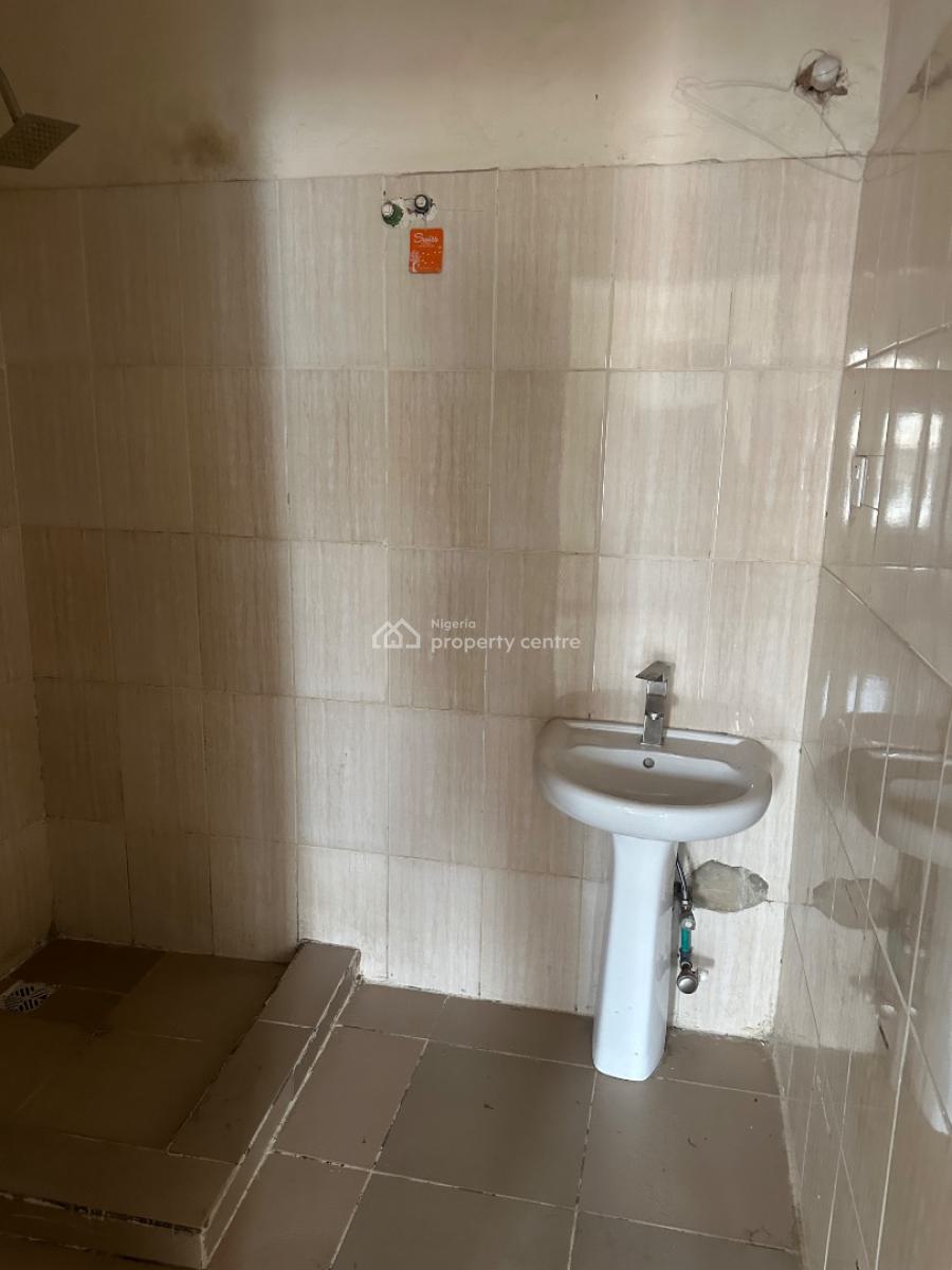 2 Bedroom Apartment, 13, Akinwunmi Street, Alagomeji, Yaba, Lagos, Flat / Apartment for Rent