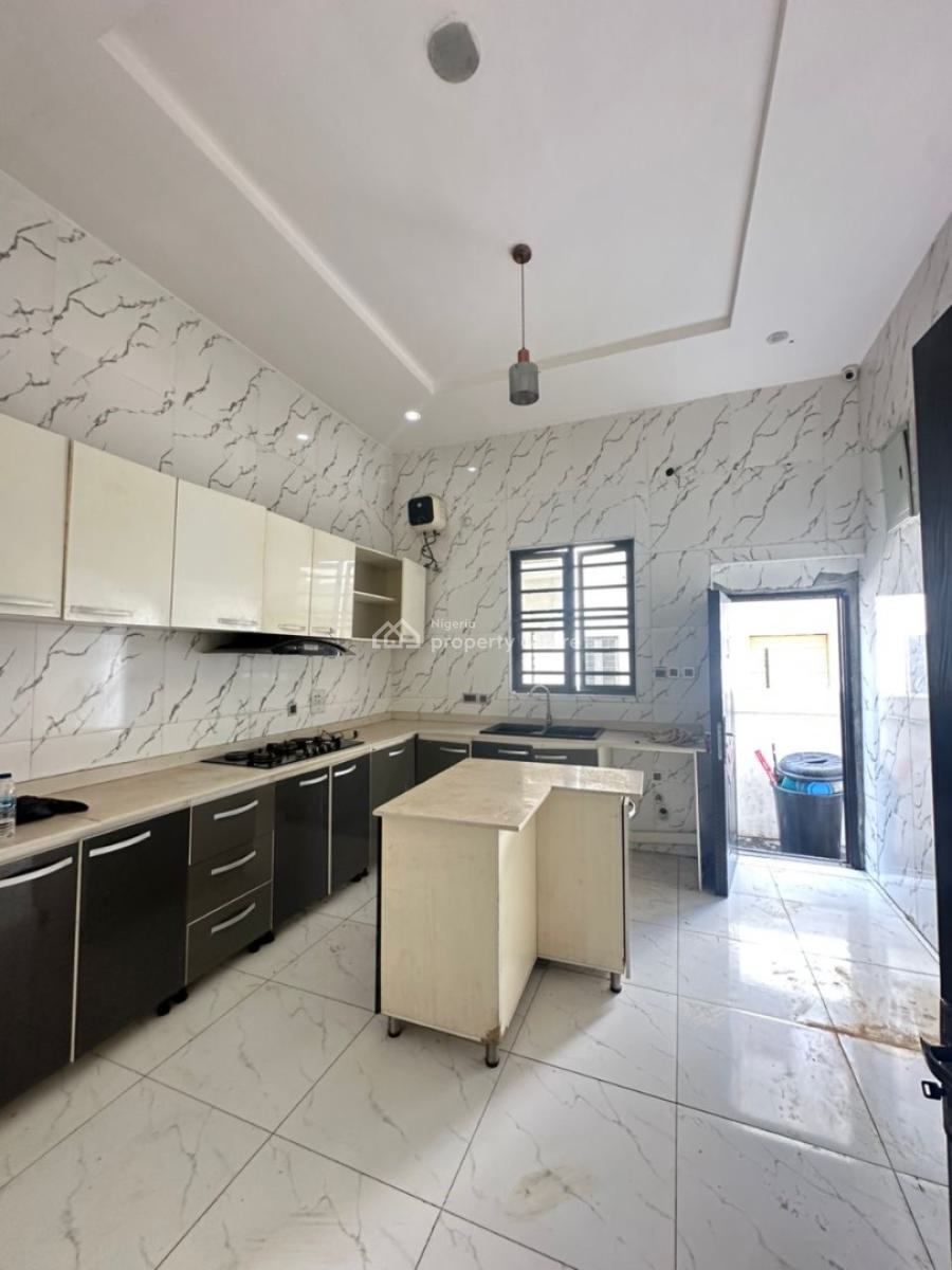 Lovely 4 Bedroom Duplex with Ample Car Park, Osapa, Lekki, Lagos, Semi-detached Duplex for Rent