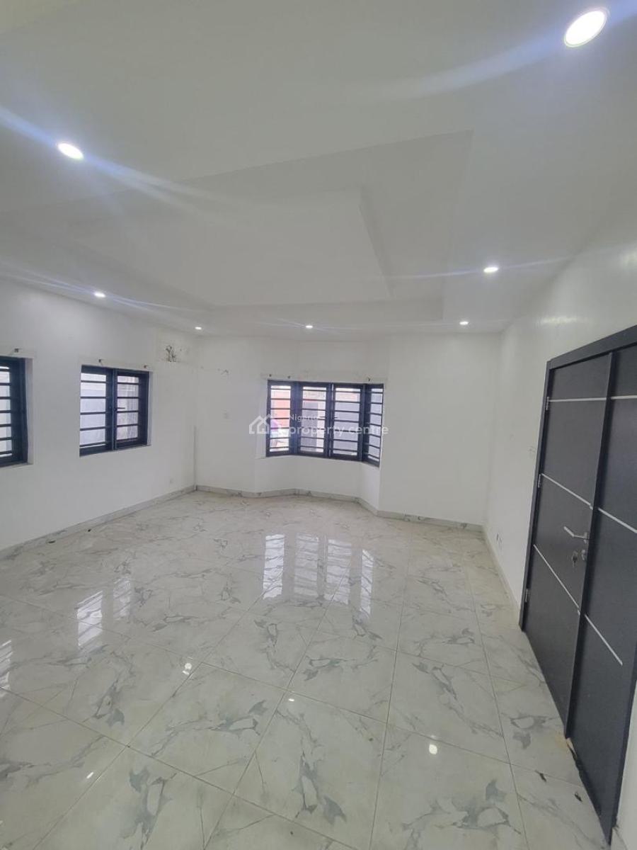 Spacious 2 Bedroom Apartment, Lekki Phase 1, Lekki, Lagos, Flat / Apartment for Rent