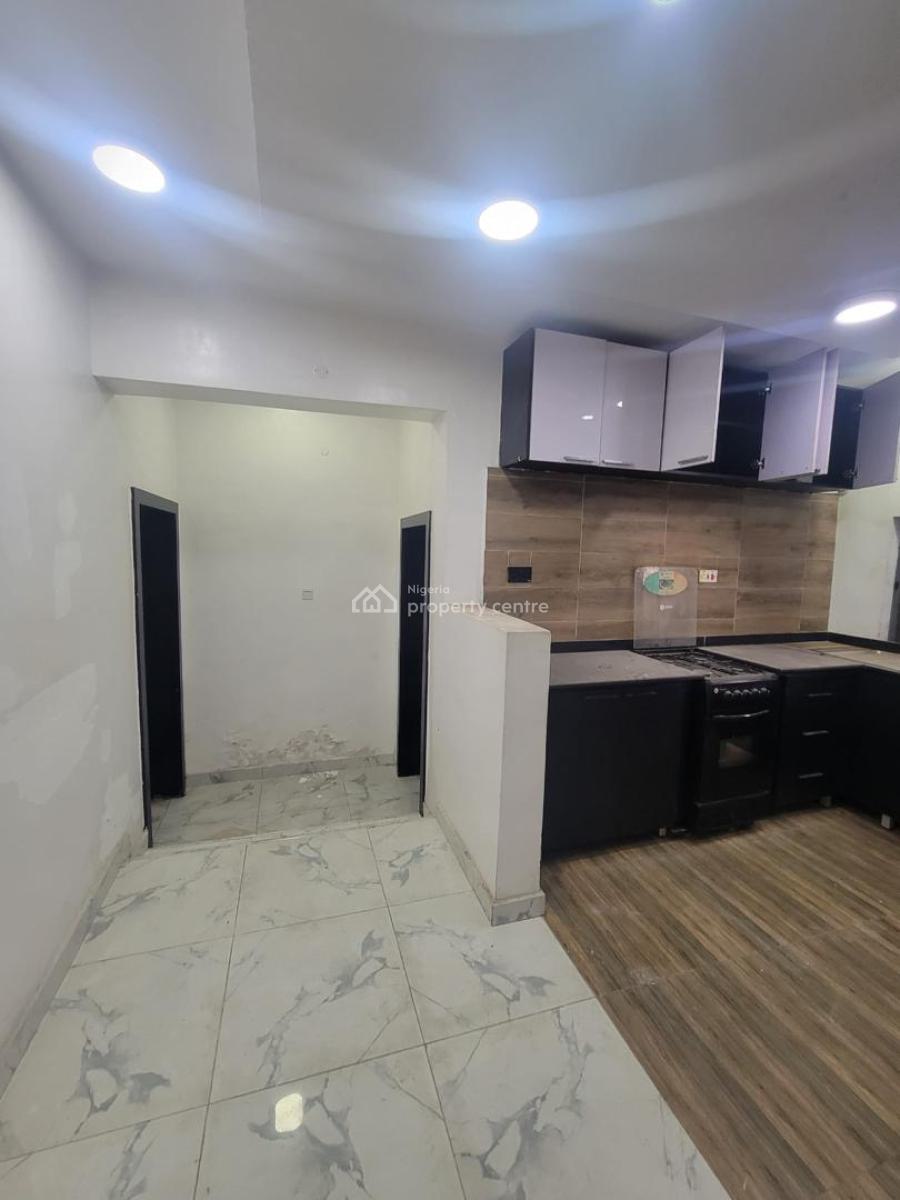Spacious 2 Bedroom Apartment, Lekki Phase 1, Lekki, Lagos, Flat / Apartment for Rent