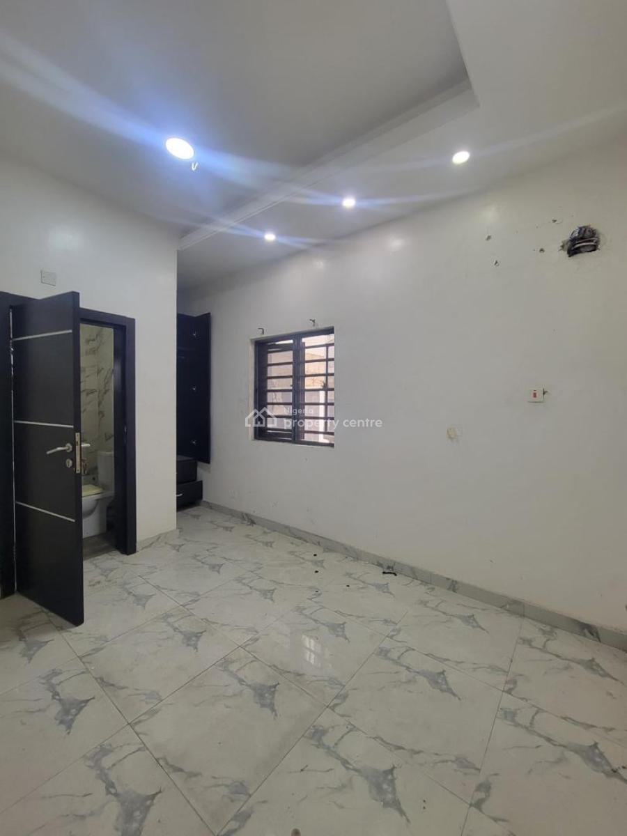 Spacious 2 Bedroom Apartment, Lekki Phase 1, Lekki, Lagos, Flat / Apartment for Rent