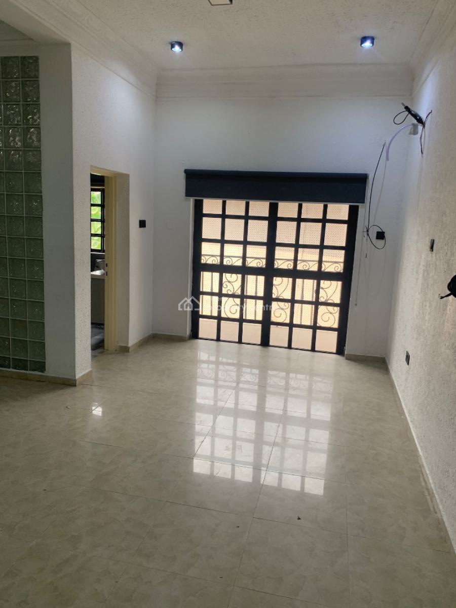 Well Maintained 5 Bedrooms Office Space, Ikeja Gra, Ikeja, Lagos, Office Space for Rent