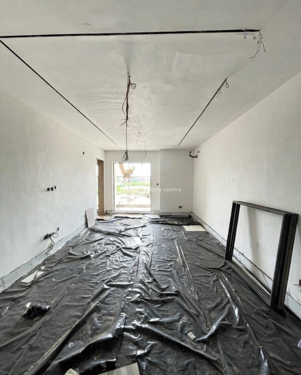 Lovely 2 Bedroom Apartment with Bq, Lekki Phase 1, Lekki, Lagos, Block of Flats for Sale